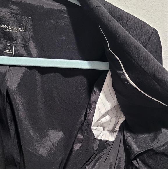 Banana Republic Classic Fit Black Blazer Size 4 Tall - Picture 3 of 5